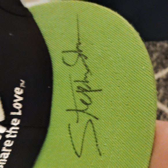 Black and Green Hat with Signature Design - Picture 2 of 8